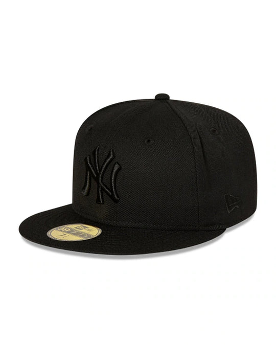 New York Yankees Black on Black 59FIFTY Fitted